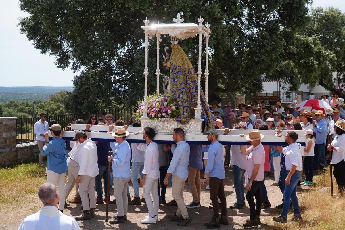 Villanueva de Córdoba recibe a la Virgen de Luna