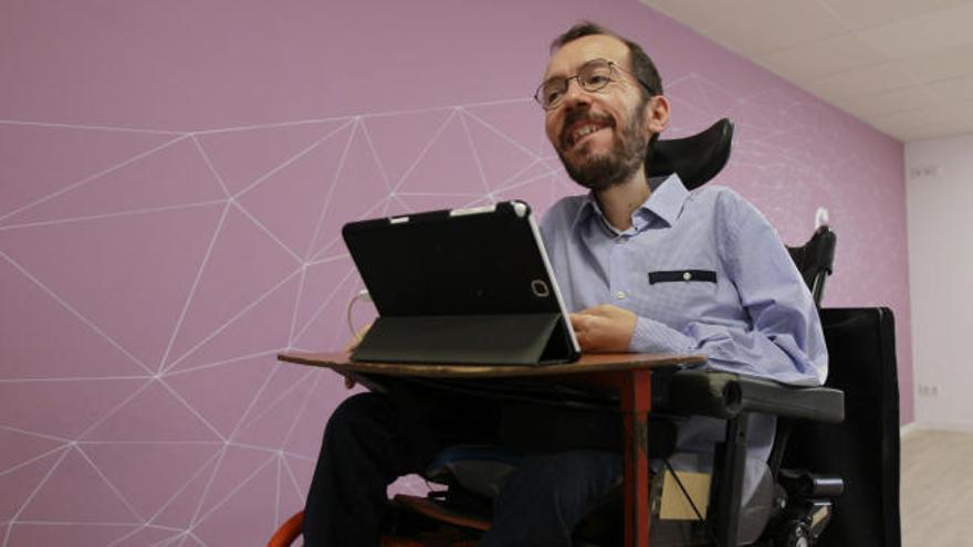 Echenique sancionado por no haber contratado a su cuidador