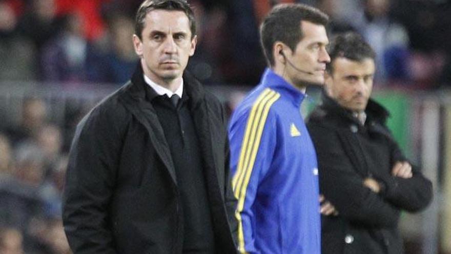 El Valencia espera al domingo para decidir si sigue o no Neville