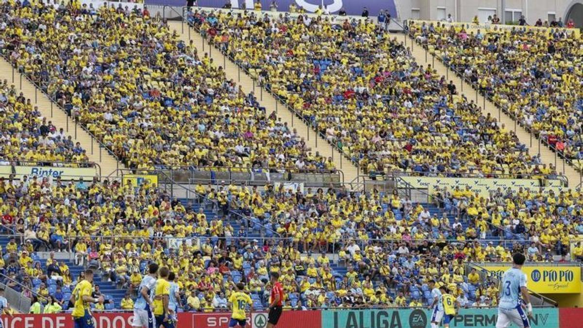 Las gradas del Estadio de Gran Canaria pintadas de amarillo en el duelo que enfrentó a la UD Las Palmas con el Málaga, este curso.