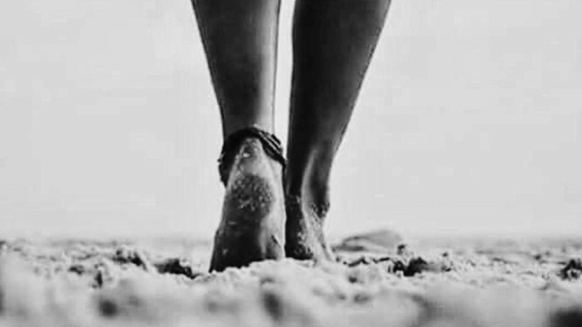 Con los pies descalzos