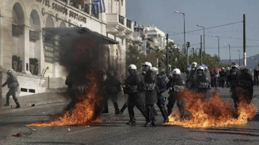 Disturbios en la huelga general de Grecia contra los recortes de Tsipras