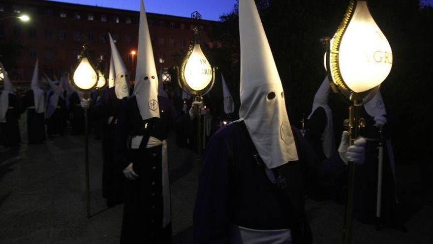 Silencio piadoso ante el dolor de la Virgen