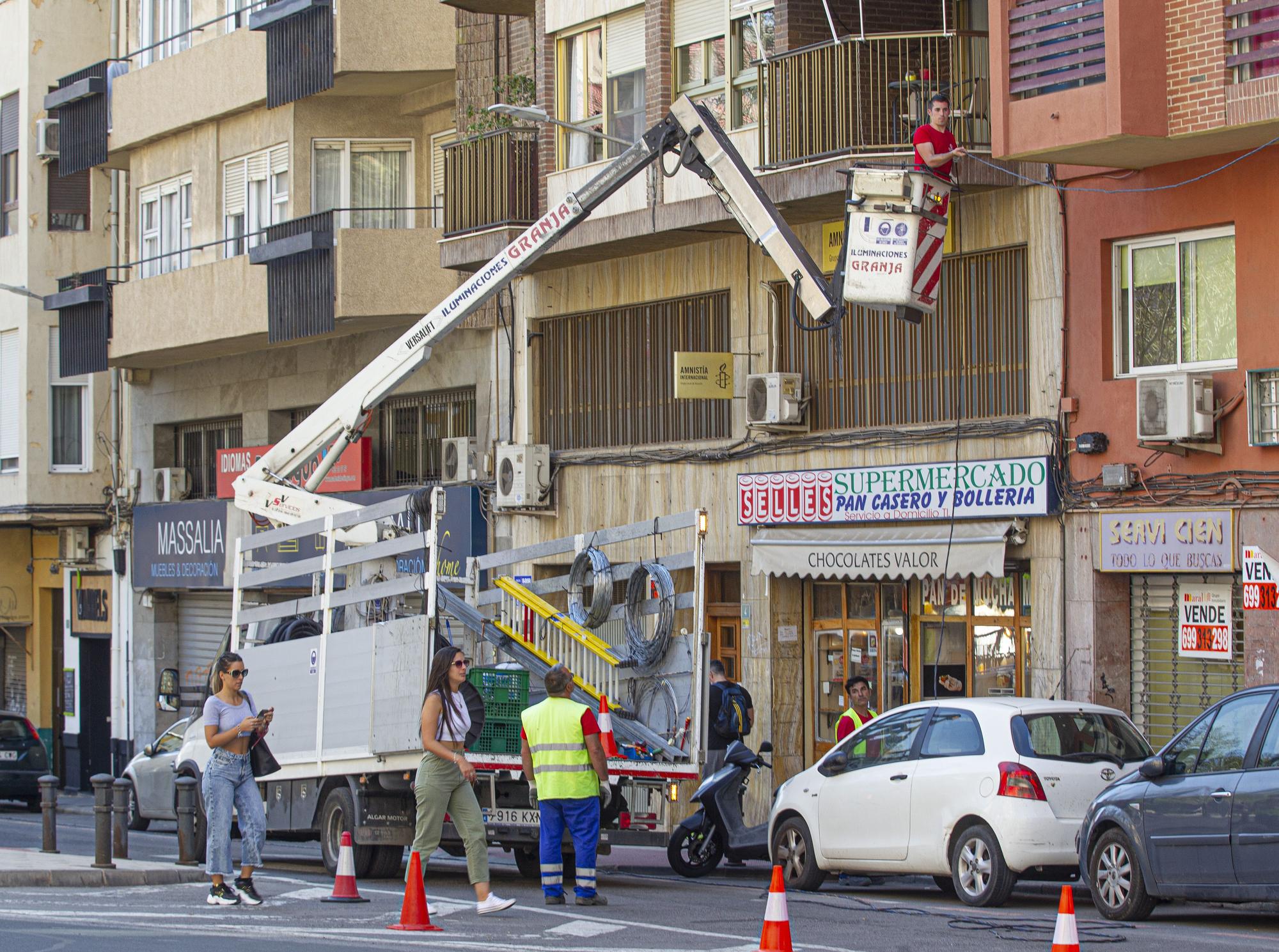 Instalación de luces de Hogueras