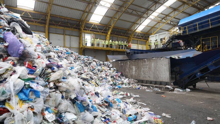 IU de San Martín denuncia que se quiere &quot;privatizar&quot; la recogida de basura