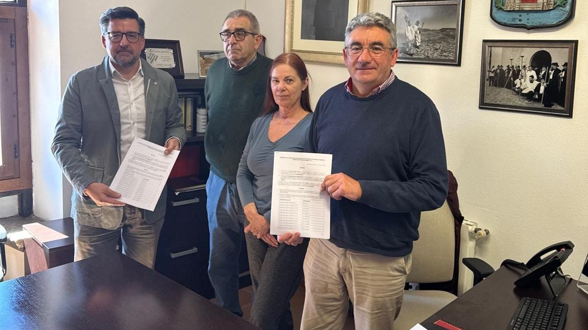 Los representantes de CIP y de Portell de Morella han sellado el acuerdo para este plan de desarrollo.
