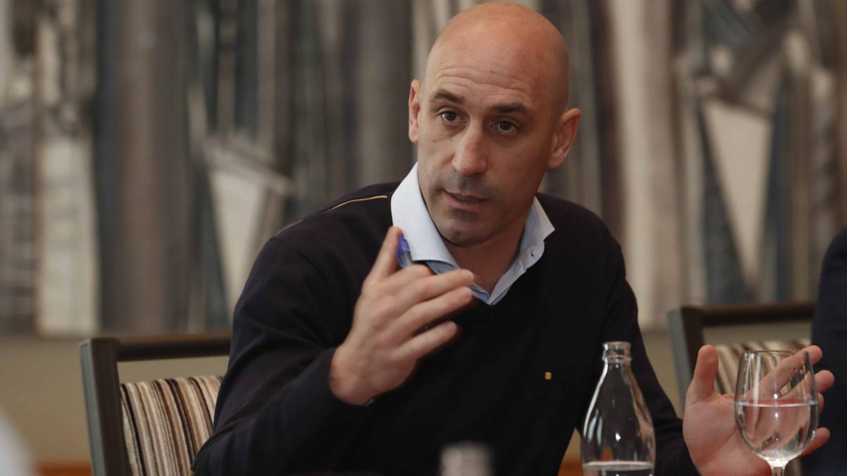 Luis Rubiales analizó en un desayuno de trabajo varios temas de actualidad relacionados con el Valencia CF.