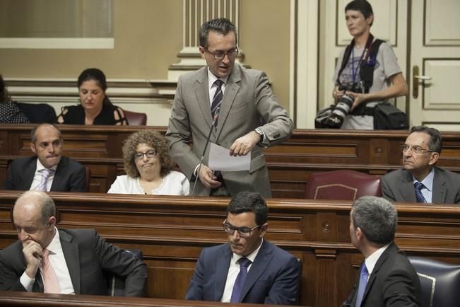 18/04/2017.CANARIAS POLITICA.Pleno del Parlamento de Canarias..Fotos: Carsten W. Lauritsen