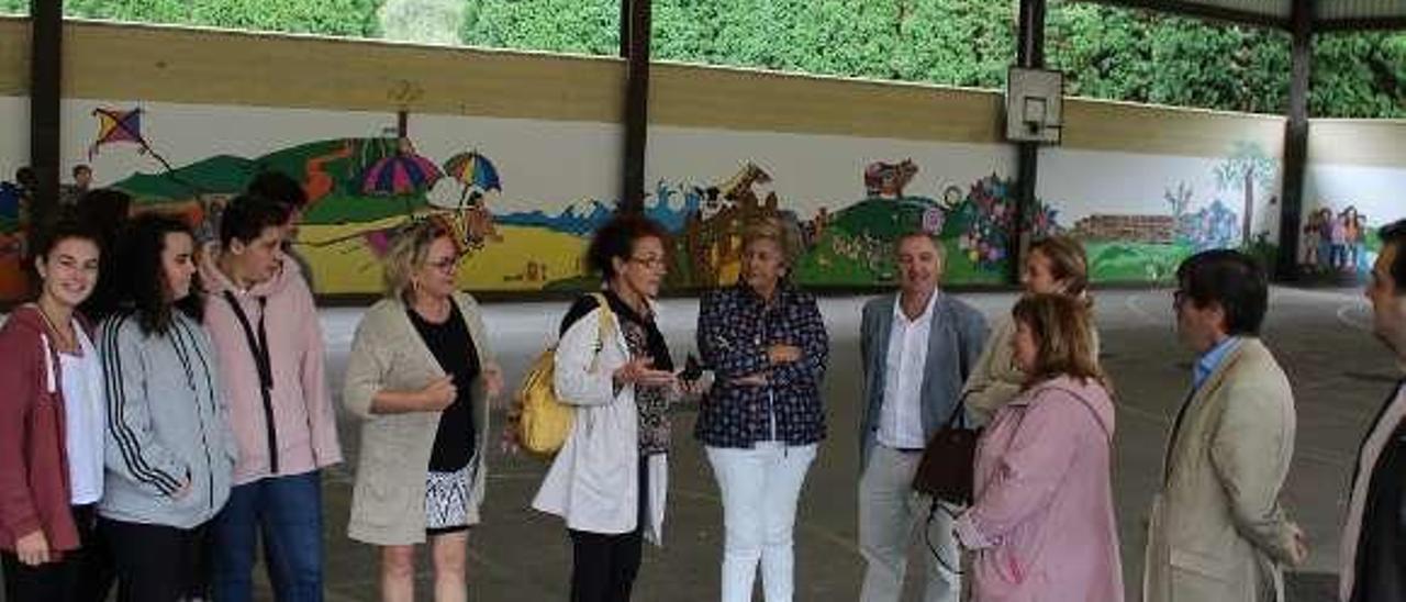 Alumnos, profesores y autoridades, ayer, durante la inauguración.