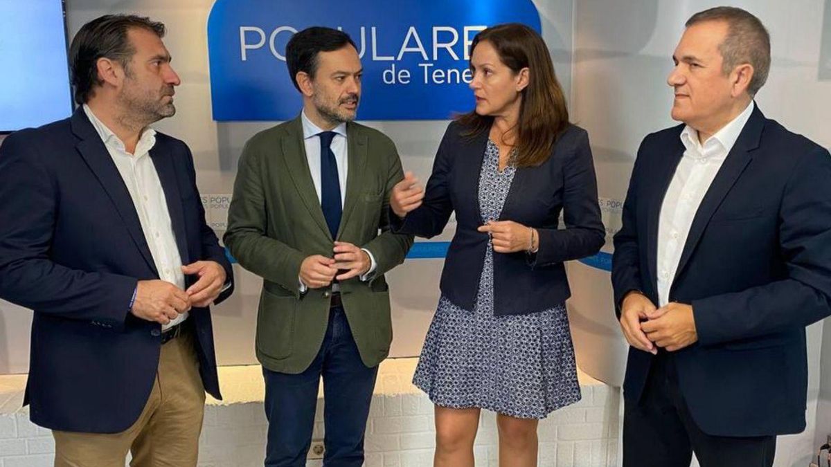 Representatives of the PP after presenting the amendments to the budgets. | | DE Representatives of the PP after presenting the amendments to the budgets. | | DE