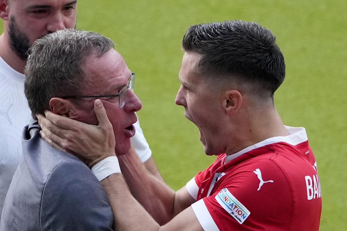 Christoph Baumgartner y Ralf Rangnick celebran un gol en la Eurocopa 2024