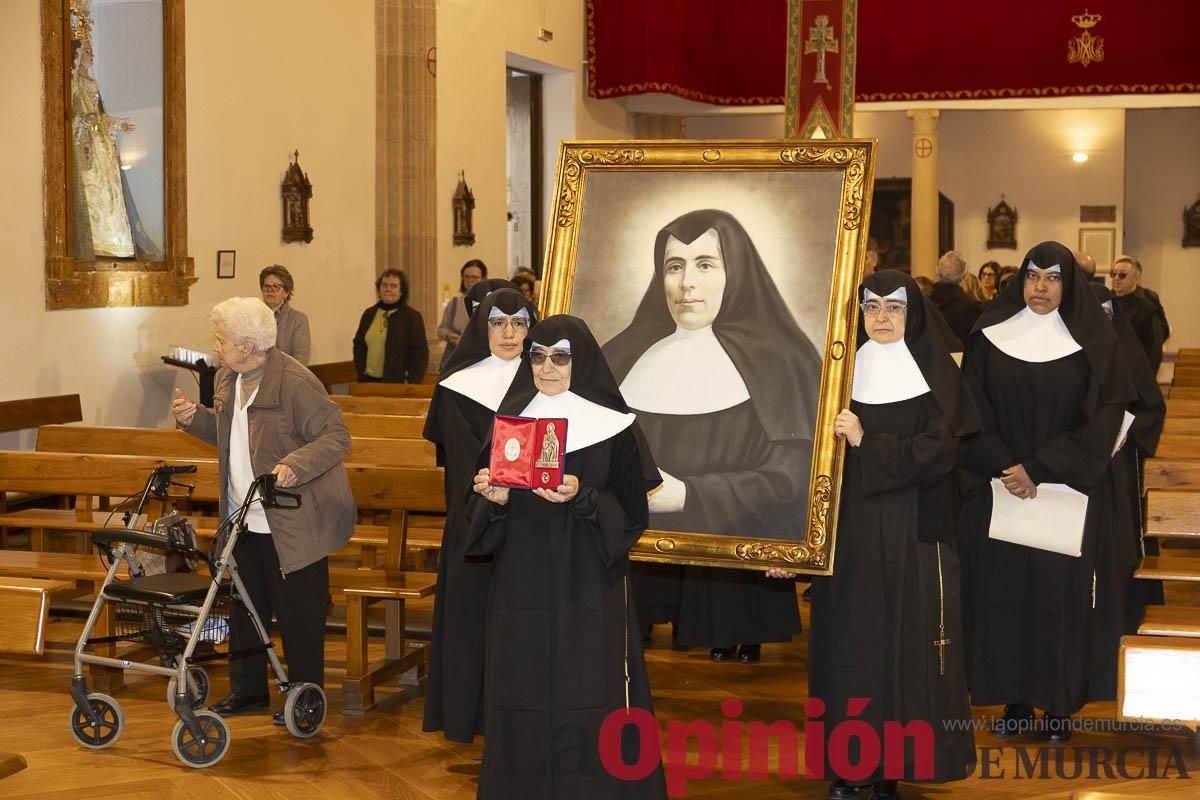 Así ha sido el traslado del cuatro y la reliquia de Santa Teresa de Jornet desde el Asilo hasta la Parroquia de la Concepción en Caravaca