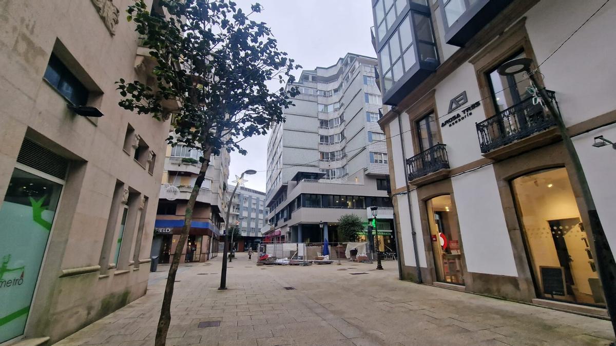 El edificio en el que se sitúa la Biblioteca de Vilagarcía, desde Xeneral Pardiñas.