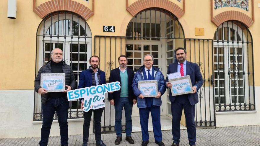 El PP presenta 10.000 firmas para reclamar ya los espigones