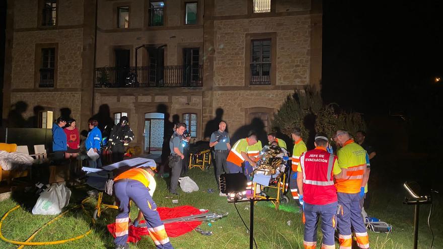 En imágenes: Grave incendio en la residencia de ancianos de Leceñes (Siero)