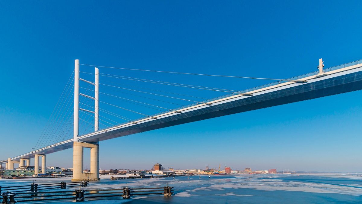 Ucrania afirma que ha derribado un puente vital sobre la ciudad de Kherson