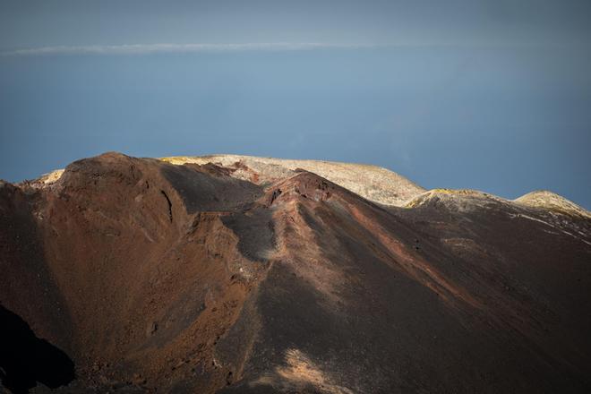 Visita al cono volcánico del Tajogaite