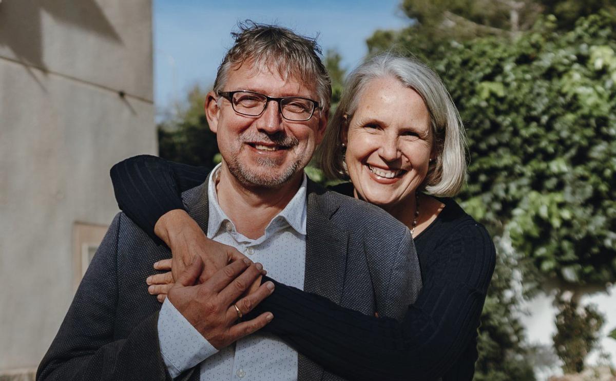 Sind noch bis August 2029 auf Mallorca im Einsatz: Holmfried Braun und Martje Mechels.  | FOTO: DANYEL ANDRÉ