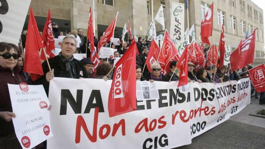 Protesta de los funcionarios de la Xunta a principios de 2012, cuando se aprobaron los recortes.
