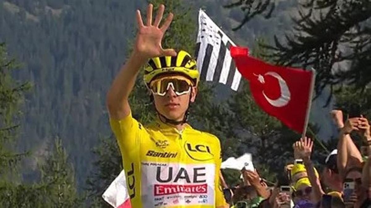 Pogacar celebra su quinta victoria en este Tour.