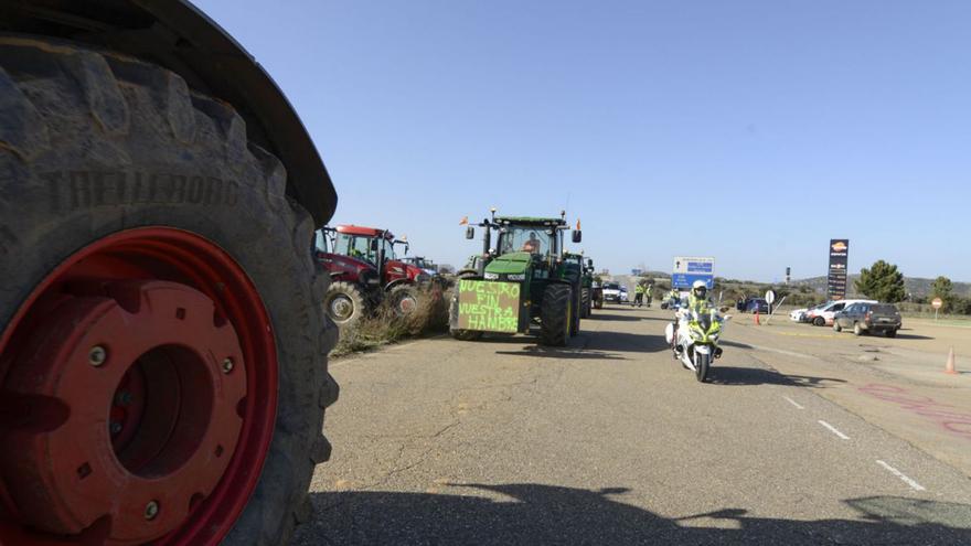 Agricultores de la comarca de Benavente se suman a la reivindicación europea por segundo día