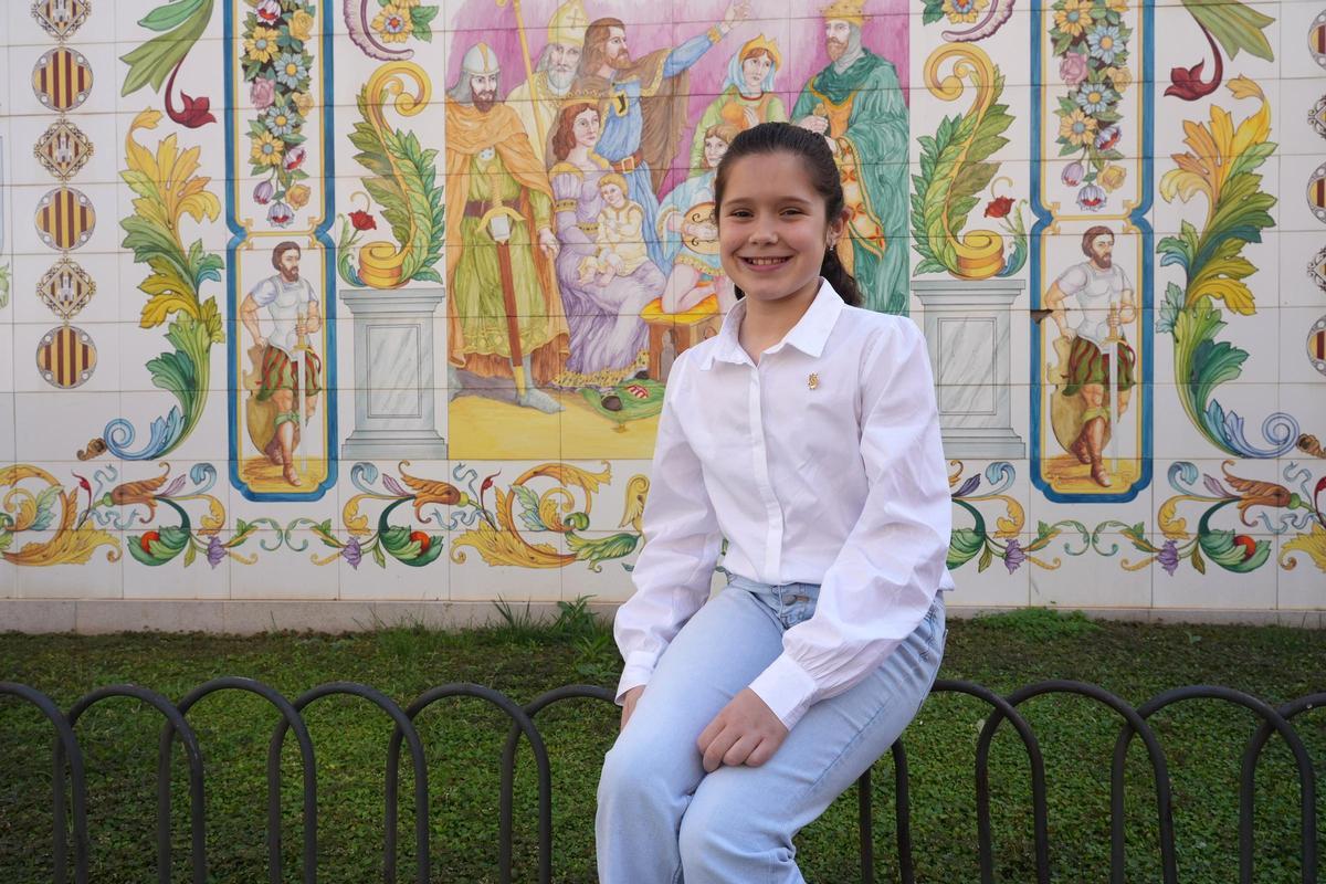 La plaça Na Violant d’Hogria va ser testimoni de l’il·lusió de Valeria Amat com a madrina infantil de la 8.