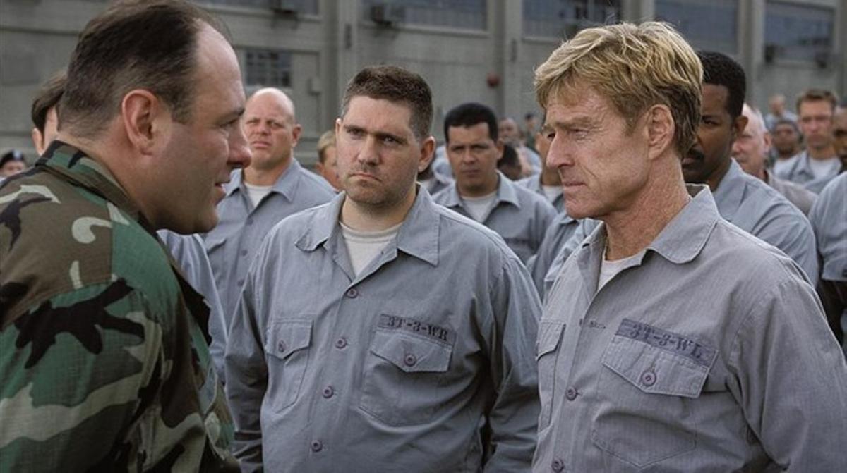 James Gandolfini intenta humiliar a Robert Redford a ’La última fortaleza’. James Gandolfini intenta humiliar a Robert Redford a ’La última fortaleza’.