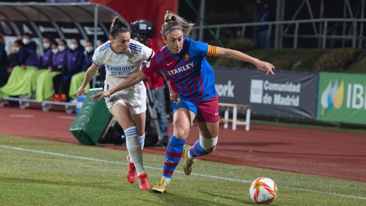 Alexia, controlando el balón en el clásico de la Supercopa