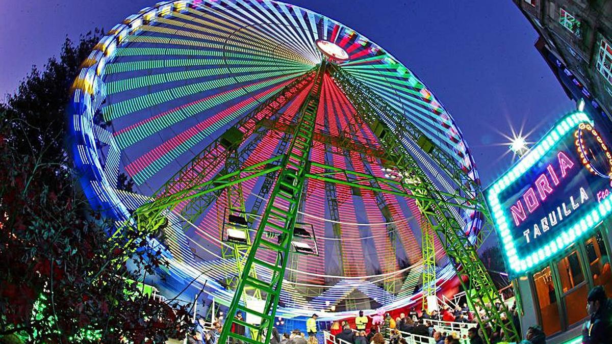 Foto de archivo de la noria gigante de la Navidad de Vigo