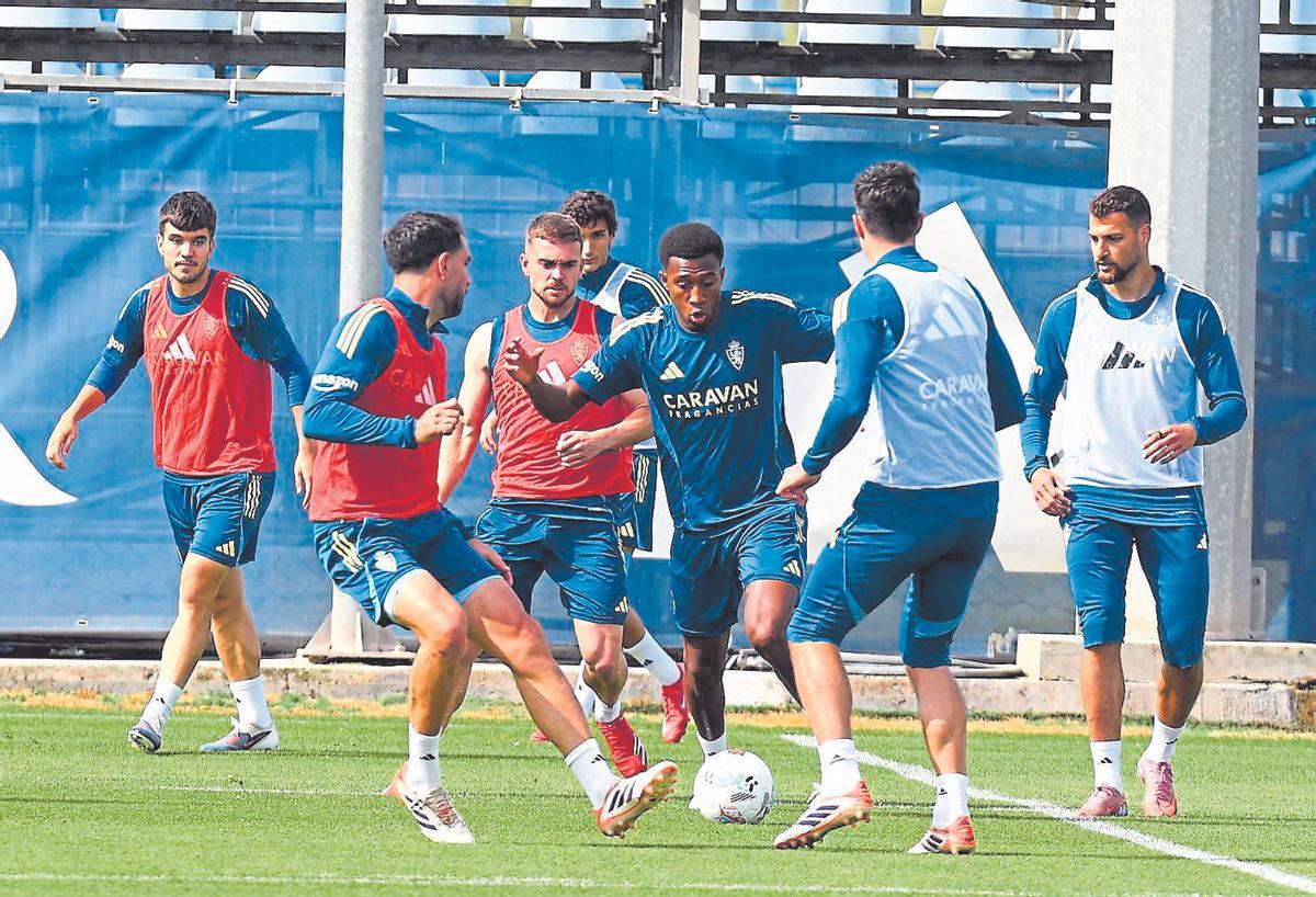 Un momento del entrenamiento de este s´bado en la Ciudad Deportiva zaragocista.