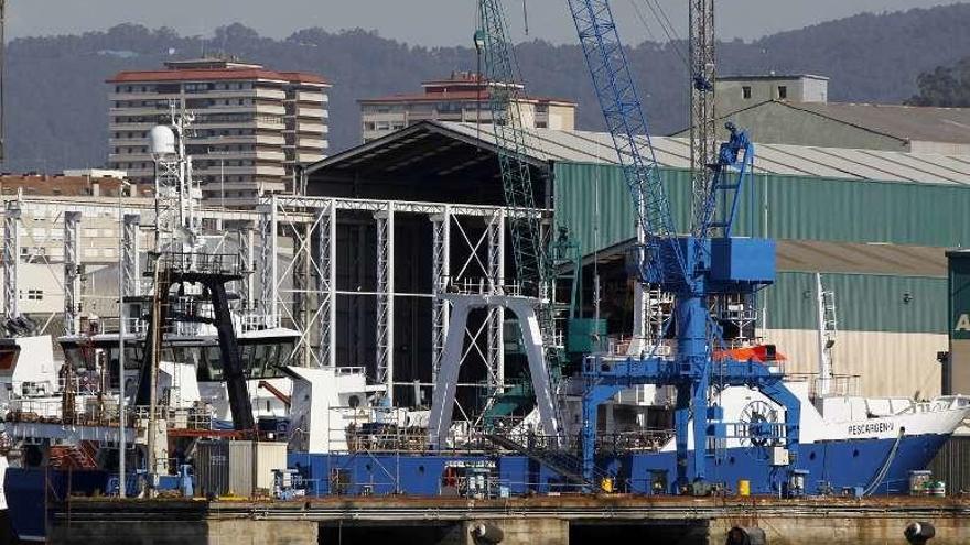 El &quot;Pescargen V&quot;, amarrado frente a Freire Shipyards. // José Lores