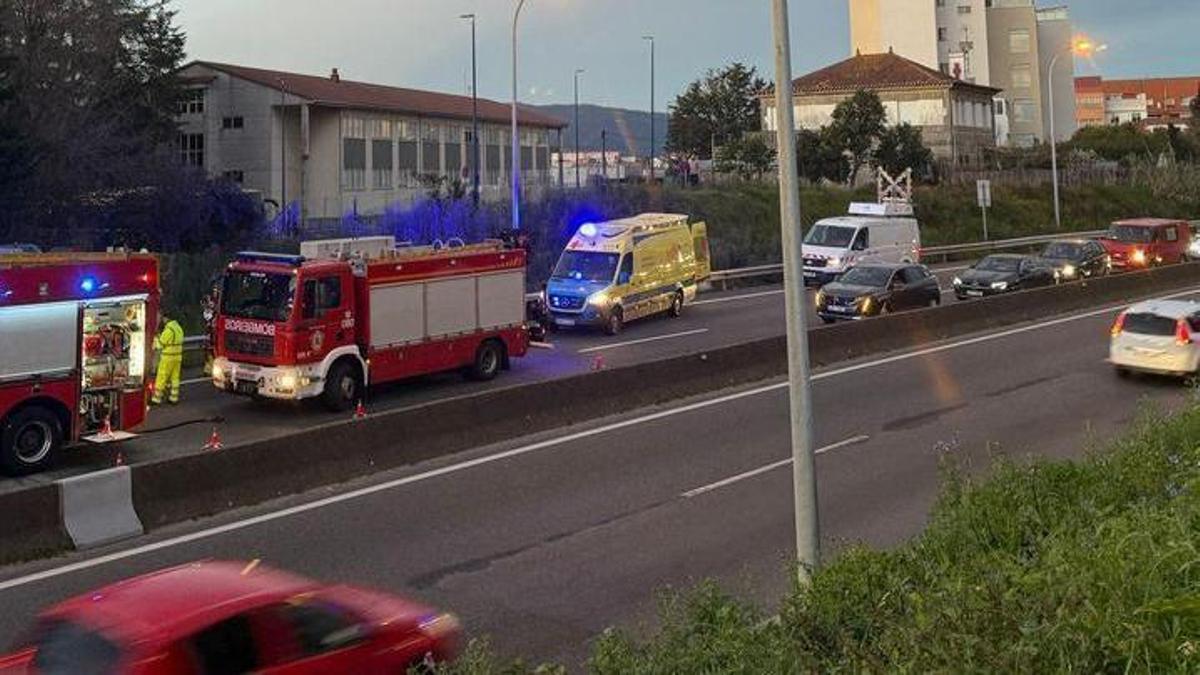Un accidente múltiple en la AP-9 en Vigo deja seis heridos, uno de ellos grave