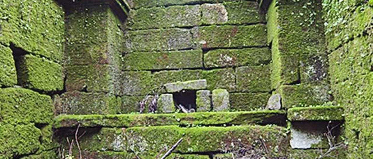 Capilla del monasterio de Santa Comba de Naves. // Iñaki Osorio