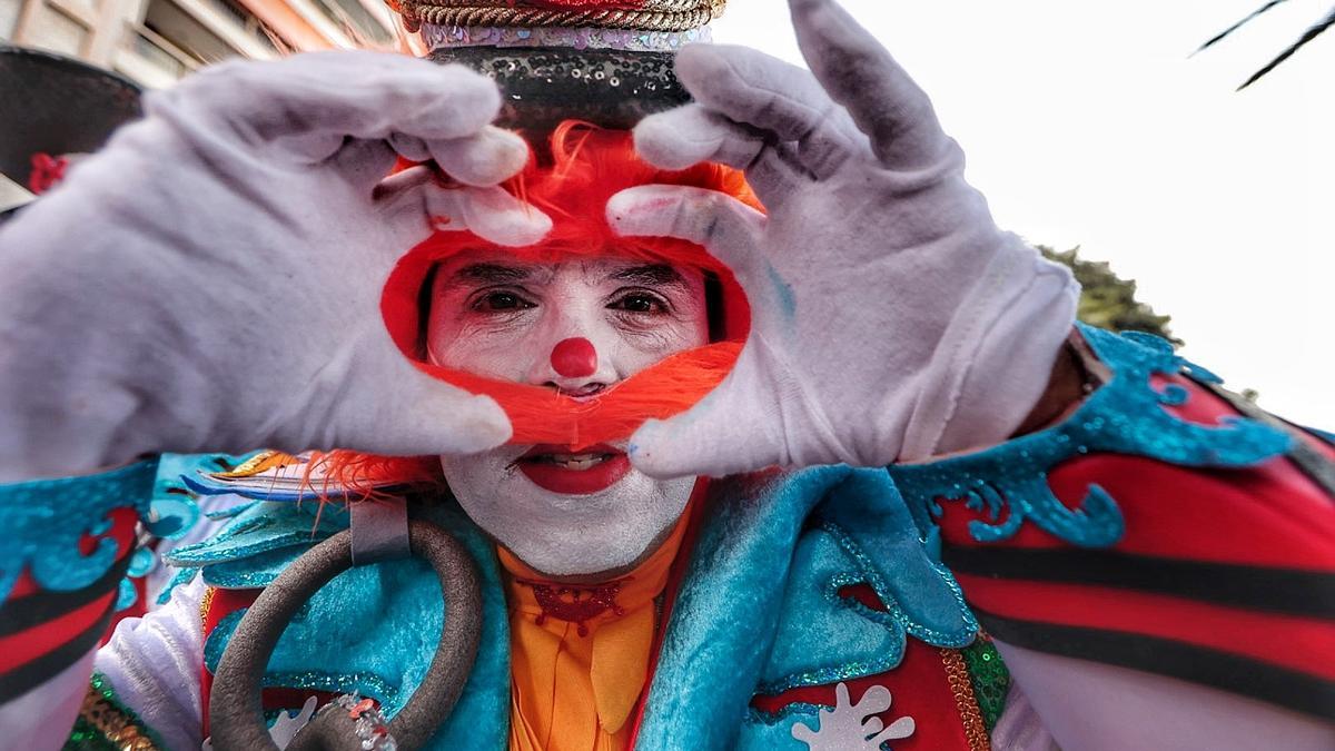 Un componente de la murga Los Bambones en el coso del pasado Carnaval.