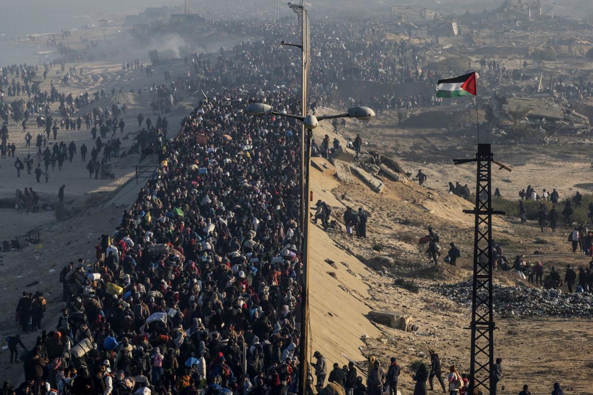 Palestinos desplazados regresan a sus hogares al norte de una Gaza ...