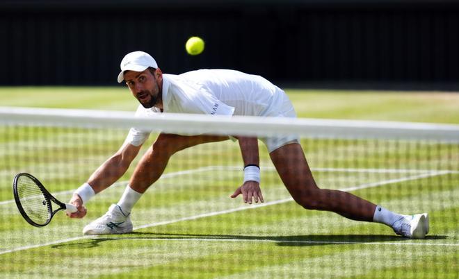 Djokovic logra ante Safiullin su victoria 106 y supera a Federer en Wimbledon