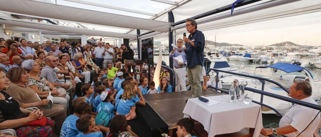 El acto multitudinario de defensa de la continuidad del Club Náutico Ibiza celebrado hace una semana.