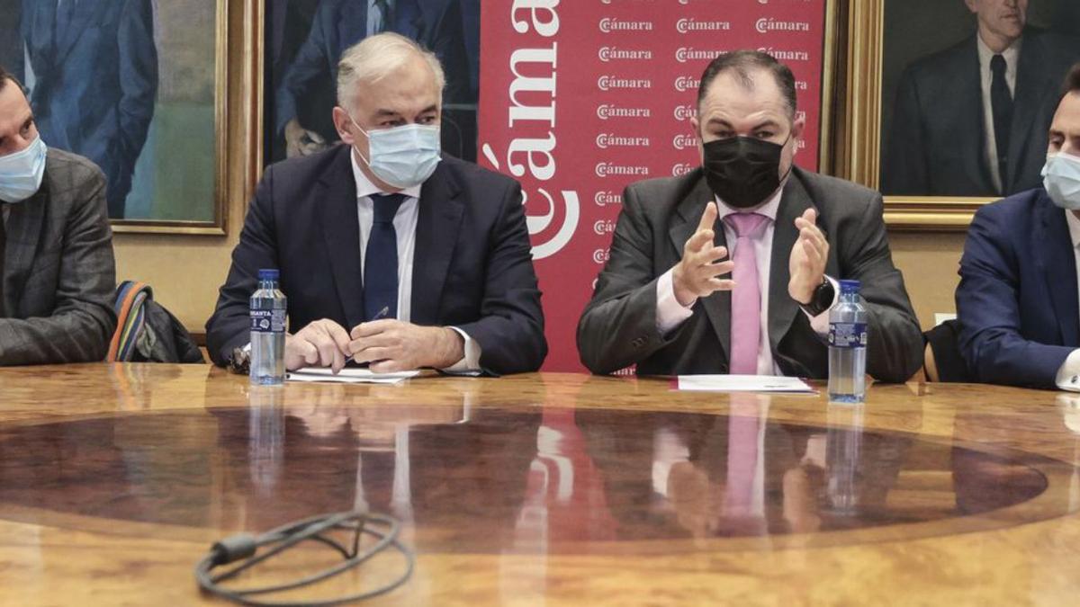 El eurodiputado González Pons, en la Cámara y en Alcaldía | IRMA COLLÍN /LNE