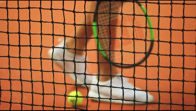 La imagen de Roland Garros 2019: Mahut pierde su partido y su hijo atraviesa la cancha para darle un abrazo