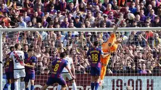 Se busca un 'nueve': el mayor reto que le viene al Barça