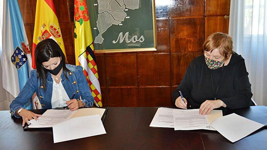 Nidia Arévalo y Maite Isla firmaron ayer el convenio. |   // D.P.