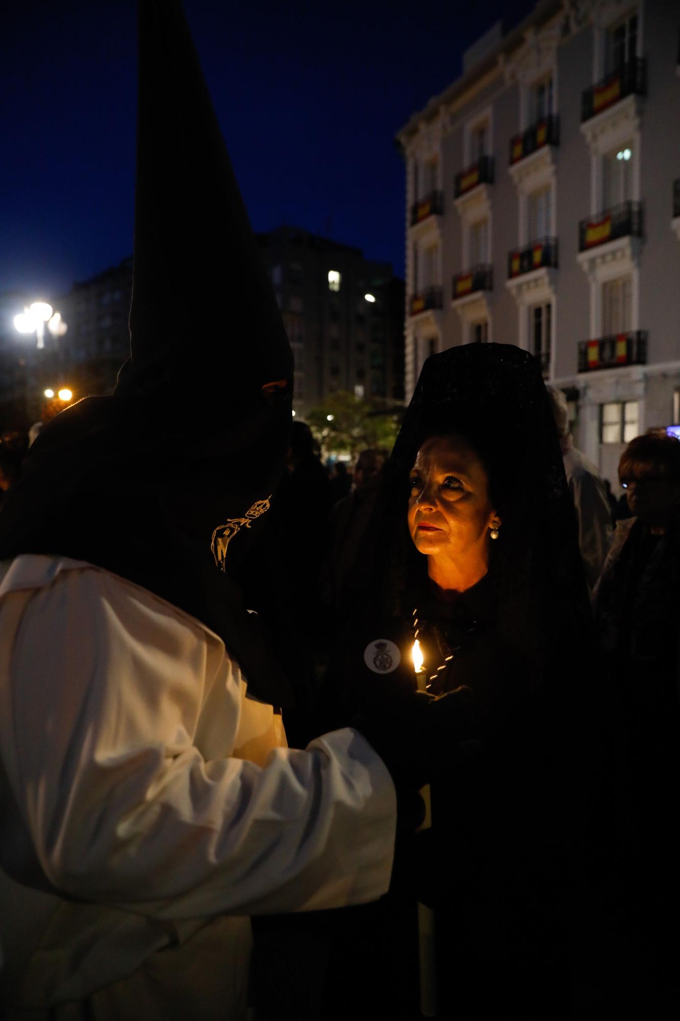 EN IMÁGENES: La procesión nocturna de la Soledad en Avilés