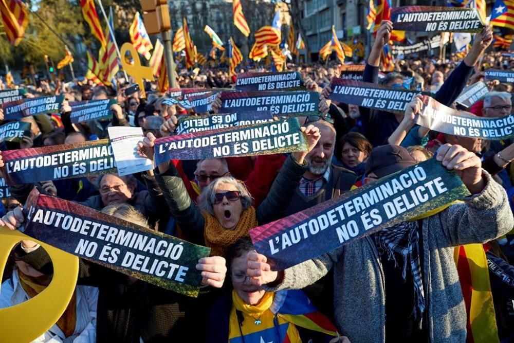 L'independentisme es manifesta a Barcelona en contra del judici del procés