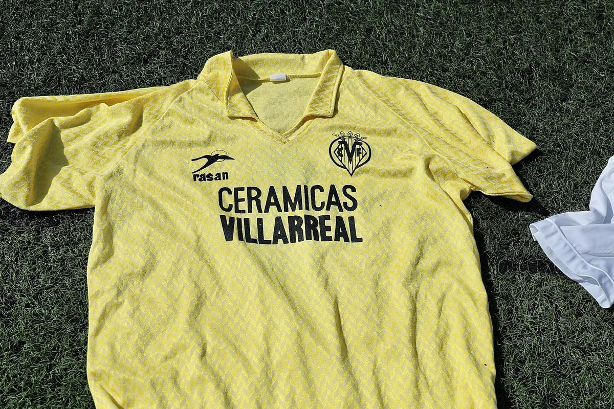 Galería | Las mejores imágenes de la espectacular colección de camisetas retro del Villarreal de Josep Cabrera