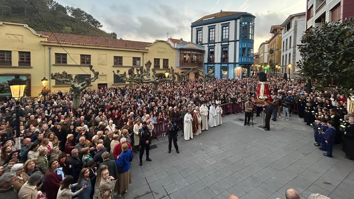 La procesión de la Virgen del Rosario en Candás, en imágenes