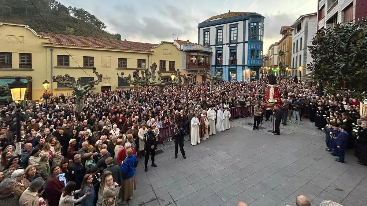 Una multitud para la Virgen del Rosario: "Ser de Candás y disfrutar cada año este sentimiento es algo único"