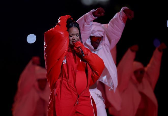 Así ha sido la espectacular actuación de Rihanna en la Super Bowl