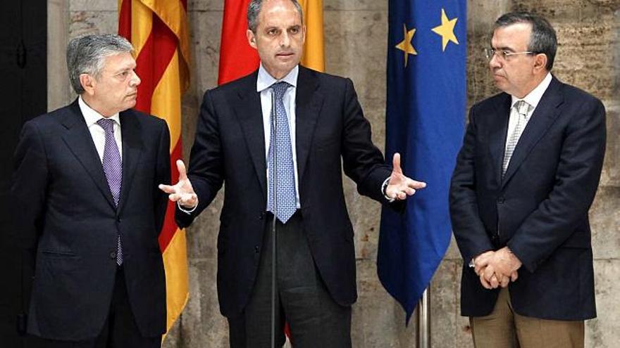 Crespo, Camps y López Abad, ayer, en el Palau de la Generalitat.