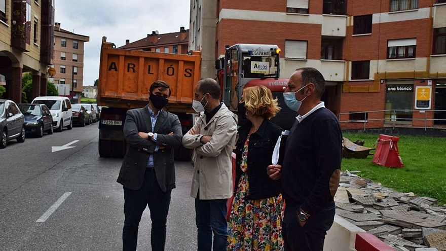 Comienza la instalación del carril bici en la calle Puerto Pajares de Lugones