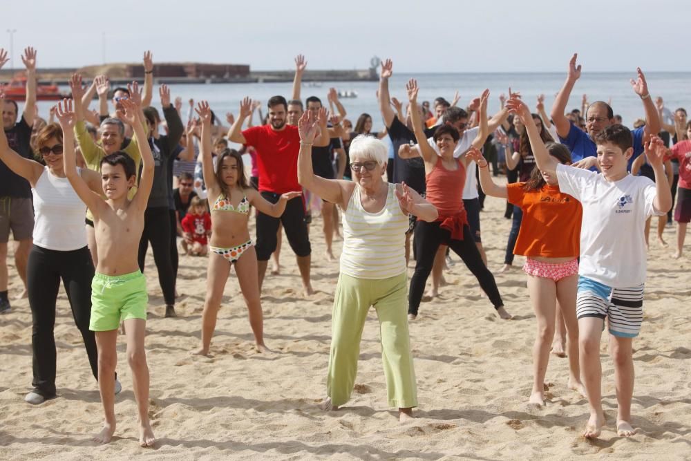 El primer bany de l''any a Palamós